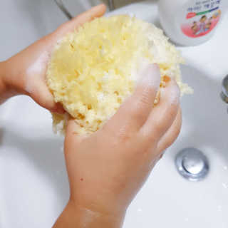 룰라러브 모공관리 끝 지중해산 천연해면 바디스펀지 — 5점을 준 리뷰어가 2018년 4월 올린 사용 사진