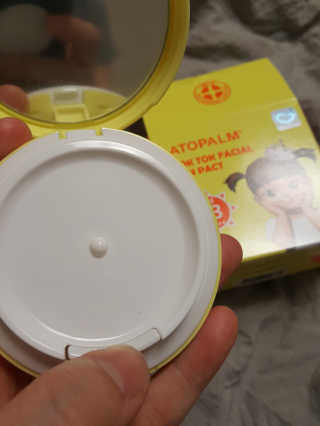 아토팜 톡톡 페이셜 선팩트 SPF43 PA+++ — 5점을 준 리뷰어가 2018년 4월 올린 사용 사진