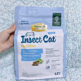 그린펫푸드 인섹트캣 글루텐프리（1.2KG） — 5점을 준 리뷰어가 2019년 8월 올린 사용 사진