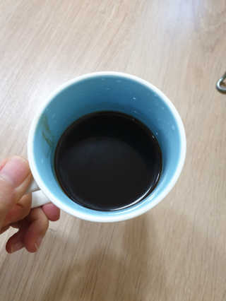 한국맥널티 아이브루 헤이즐넛향 100T — 5점을 준 리뷰어가 2019년 10월 올린 사용 사진