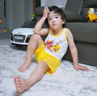 [베이비앤아이] 핑크퐁 아기상어 유아 민소매 상하복 — 4점을 준 리뷰어가 2019년 6월 올린 사용 사진