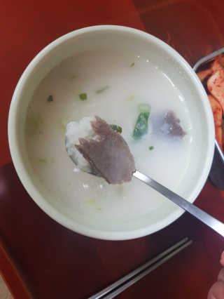 [풀무원] 사골곰탕국밥 황태해장국밥 — 4점을 준 리뷰어가 2018년 6월 올린 사용 사진