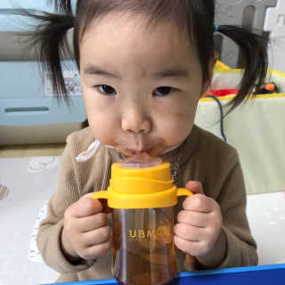유비맘 샘방지 PPSU 빨대컵_컬러 랜덤 발송 — 4.5점을 준 리뷰어가 2020년 3월 올린 사용 사진