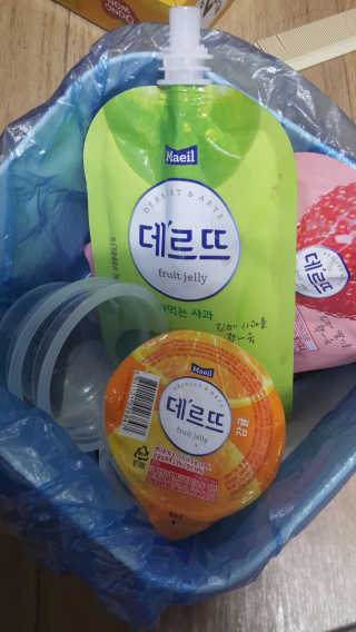 데르뜨 떠먹는 과일 3종, 짜먹는 과일 2종 총 10개 체험 — 5점을 준 리뷰어가 2020년 3월 올린 사용 사진