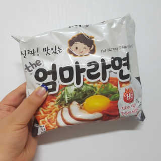 라면 그대로가 제일 맛있는 더엄마라면 — 5점을 준 리뷰어가 2019년 6월 올린 사용 사진