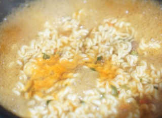 라면 그대로가 제일 맛있는 더엄마라면 — 5점을 준 리뷰어가 2019년 6월 올린 사용 사진