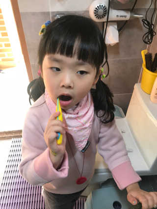 달곰이 어린이 치약+어린이 칫솔 SET — 5점을 준 리뷰어가 2018년 1월 올린 사용 사진