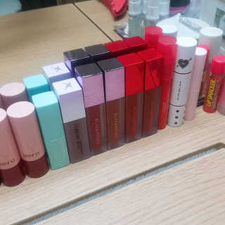 [블랙루즈] 에어 핏 벨벳틴트 시즌1 7종 중 택1+랜덤1 — 5점을 준 리뷰어가 2018년 10월 올린 사용 사진