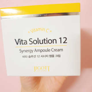 지고트 비타솔루션12 시너지 앰플 크림 100ml — 3점을 준 리뷰어가 2019년 6월 올린 사용 사진