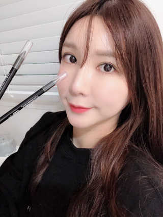 우드버리 스테이24 아이라이너 — 5점을 준 리뷰어가 2019년 4월 올린 사용 사진