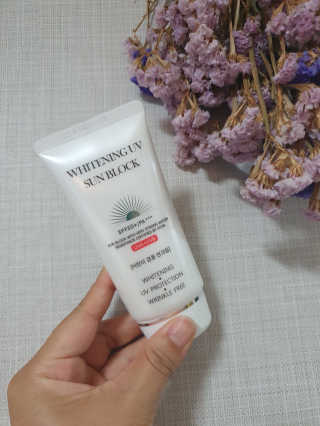 지고트 화이트닝 유브이 썬블럭 크림 70ml,1+1 — 5점을 준 리뷰어가 2019년 8월 올린 사용 사진