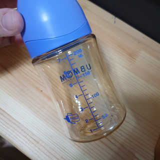 유비맘 PPSU 젖병 노꼭지_200ml_컬러 랜덤 발송 — 4점을 준 리뷰어가 2019년 12월 올린 사용 사진