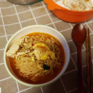 라면 그대로가 제일 맛있는 더엄마라면 — 4.5점을 준 리뷰어가 2019년 6월 올린 사용 사진