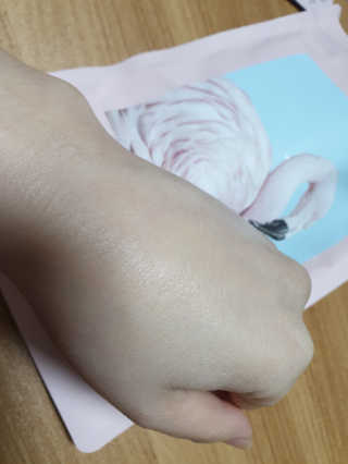 아크틱오션 아스타잔틴 앰플 톤 업 크림 — 4점을 준 리뷰어가 2019년 2월 올린 사용 사진