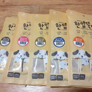 [펫토리아]짜먹는 한입뚝딱 강아지.고양이 마약간식 — 4.5점을 준 리뷰어가 2019년 8월 올린 사용 사진