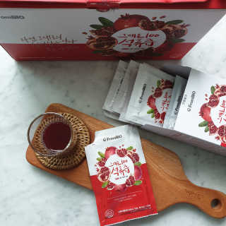 프롬바이오 오직 석류만 [그대로100 석류즙] 하루 1포로 건강하게 — 5점을 준 리뷰어가 2019년 10월 올린 사용 사진