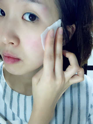AHC 에이 에이치 씨 미니멀 10 워터리 에센스 — 4점을 준 리뷰어가 2018년 12월 올린 사용 사진