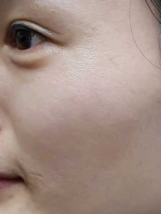 라로슈포제 유비데아 XL 톤업 라이트 크림 — 4.67점을 준 리뷰어가 2018년 4월 올린 사용 사진