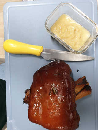 행복먹거리공작소 맥족. 맥주에 빠진 족발 550g + 마늘소스 70g — 4점을 준 리뷰어가 2020년 1월 올린 사용 사진