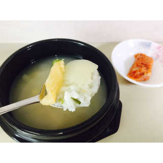 [풀무원] 사골곰탕국밥 황태해장국밥 — 5점을 준 리뷰어가 2018년 6월 올린 사용 사진