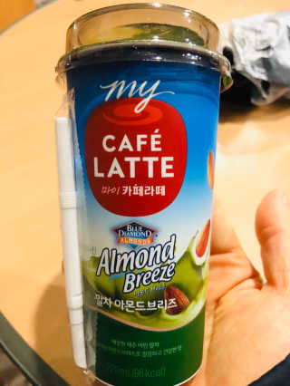 마이카페라떼 말차 아몬드브리즈 7개입 — 5점을 준 리뷰어가 2019년 11월 올린 사용 사진