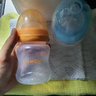 유비맘 신생아젖병 120ml 트리플팩_ 젖꼭지 포함 — 5점을 준 리뷰어가 2020년 3월 올린 사용 사진