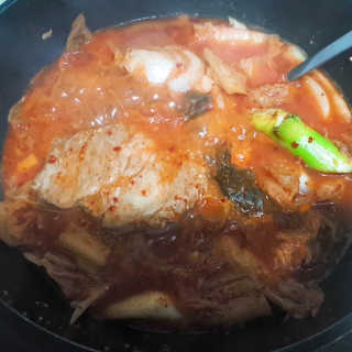 땡땡쿡 더실비김치찌개 2인분 710g 라면사리 포함 — 2.5점을 준 리뷰어가 2020년 2월 올린 사용 사진