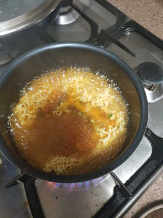 라면 그대로가 제일 맛있는 더엄마라면 — 5점을 준 리뷰어가 2019년 6월 올린 사용 사진