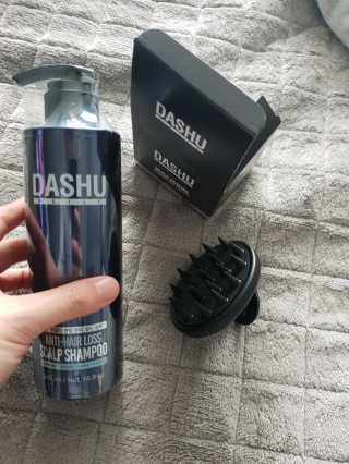 다슈코리아 다슈 단백질 한방 두피 골드 샴푸 500ml +샴푸브러쉬 — 5점을 준 리뷰어가 2019년 3월 올린 사용 사진