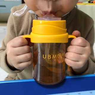 유비맘 샘방지 PPSU 빨대컵_컬러 랜덤 발송 — 4.5점을 준 리뷰어가 2020년 3월 올린 사용 사진