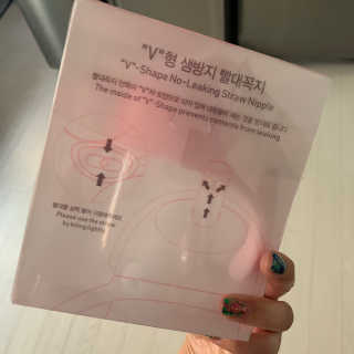 유비맘 트라이탄 코니빨대컵_컬러 랜덤 발송 — 4점을 준 리뷰어가 2020년 3월 올린 사용 사진