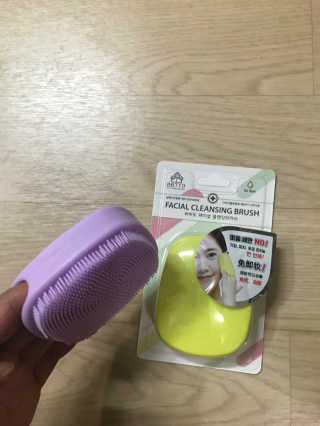 비비또 페이셜 클렌징 브러쉬 2P — 3점을 준 리뷰어가 2018년 6월 올린 사용 사진