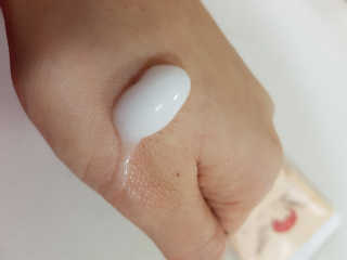 보타미안  엔젤모링가 아쿠아베리어 팩 — 5점을 준 리뷰어가 2018년 2월 올린 사용 사진