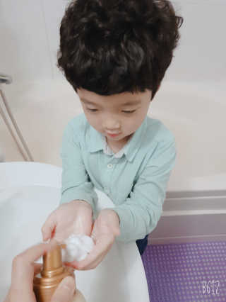 뷰티여우_아토클리닉 [아토클리닉] 우리 아이가 좋아하는 버블폼 — 5점을 준 리뷰어가 2019년 5월 올린 사용 사진