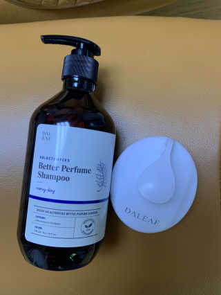 달리프 베러 퍼퓸 샴푸 1000ml 레이니데이 or 일랑로즈 — 5점을 준 리뷰어가 2020년 2월 올린 사용 사진