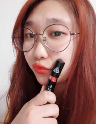 지고트 로맨틱 키스 립스틱 — 5점을 준 리뷰어가 2019년 7월 올린 사용 사진