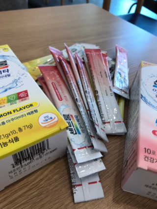 센트룸 아쿠아비타 레몬향, 딸기향 — 4점을 준 리뷰어가 2019년 7월 올린 사용 사진