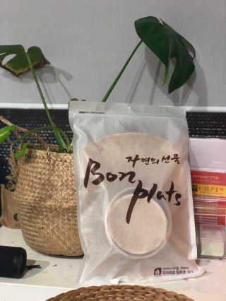 본플라 친환경 야자나무잎 접시 — 4.33점을 준 리뷰어가 2018년 8월 올린 사용 사진