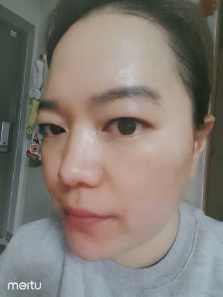 비건화장품 멜릭서 피부 활력 부스터 멜릭서 비타민 세럼 — 4.5점을 준 리뷰어가 2019년 3월 올린 사용 사진