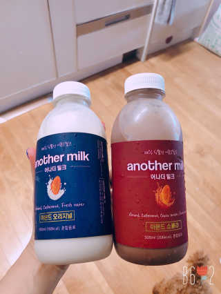 식사대용 아몬드밀크 어나더밀크 500ml X 2병 — 5점을 준 리뷰어가 2018년 9월 올린 사용 사진