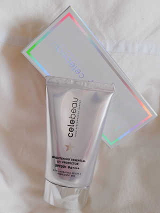 셀레뷰 브라이트닝 에센셜 UV프로텍터 SPF 50+ PA++++ — 4점을 준 리뷰어가 2017년 12월 올린 사용 사진