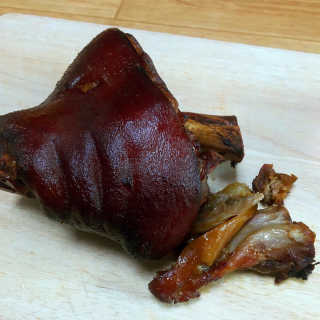 행복먹거리공작소 맥족. 맥주에 빠진 족발 550g + 마늘소스 70g — 5점을 준 리뷰어가 2020년 1월 올린 사용 사진