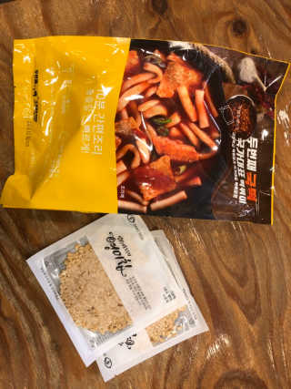 두번째 국떡 국가대표 떡볶이 1팩 + 영미칩 2봉 증정 — 5점을 준 리뷰어가 2019년 2월 올린 사용 사진
