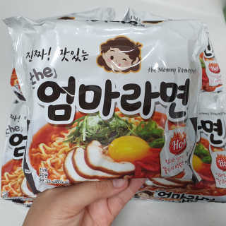 라면 그대로가 제일 맛있는 더엄마라면 — 5점을 준 리뷰어가 2019년 6월 올린 사용 사진