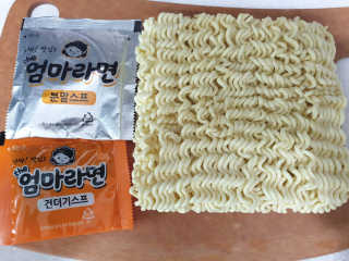 라면 그대로가 제일 맛있는 더엄마라면 — 3점을 준 리뷰어가 2019년 9월 올린 사용 사진