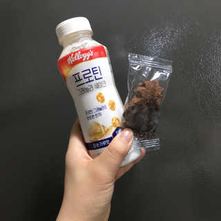 켈로그 프로틴바 멀티팩+프로틴 그래놀라 쉐이크 2종 — 5점을 준 리뷰어가 2020년 1월 올린 사용 사진