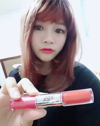 터치인솔 메탈리스트 리퀴드 포일 립스틱 5종 — 4.67점을 준 리뷰어가 2018년 3월 올린 사용 사진