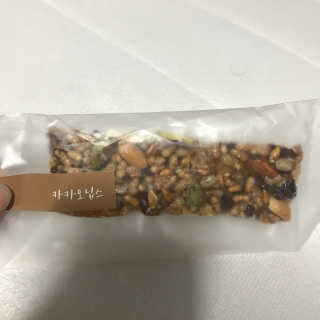 넛쯔공방 넛쯔 무설탕 수제견과류바 — 5점을 준 리뷰어가 2018년 7월 올린 사용 사진