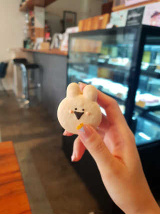 카페아비오 [카페 아비오] 크리스마스 마카롱 3개세트+커피 2잔 — 5점을 준 리뷰어가 2018년 11월 올린 사용 사진
