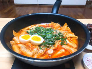 홍대미미네국물떡볶이 [홍대미미네]오리지널 국물 떡볶이4팩 + 라면사리 — 5점을 준 리뷰어가 2019년 4월 올린 사용 사진